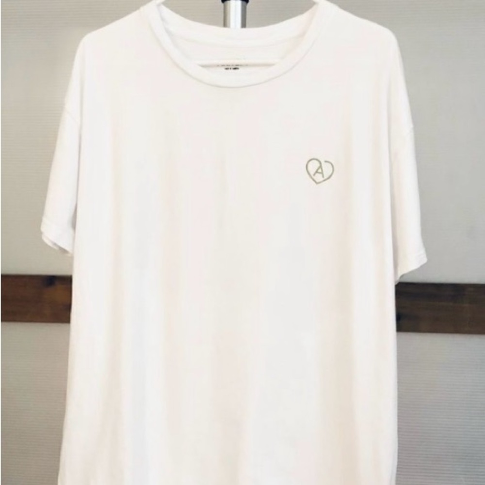 Aritzia: White Thank You Tee with Heart Emblem - Picture 2 of 7